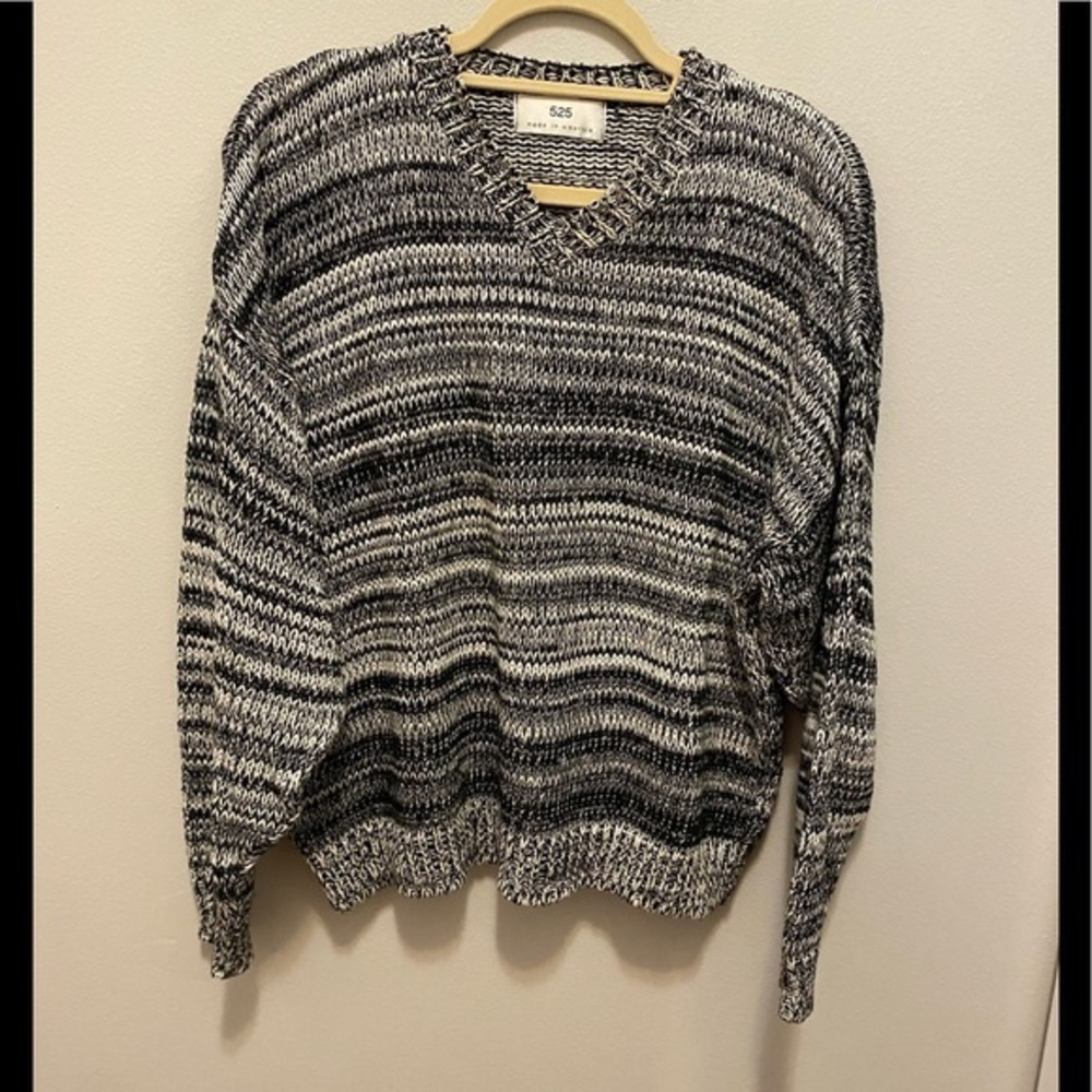 Ladies 525 made in America black & white V neck sweater size one size, large